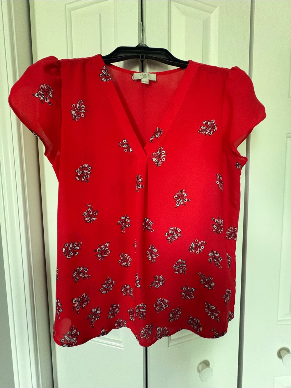 LOFT Red Floral V-Neck Cap Sleeve Blouse